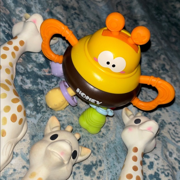 Adorable Giraffes. Vulli. For your teether - Cream and Brown - Picture 2 of 6